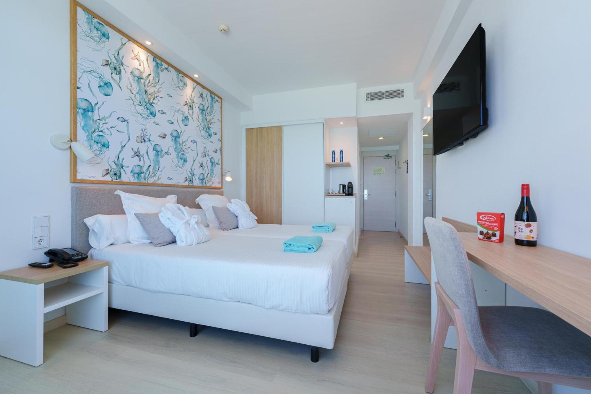Ferrer Concord Hotel & Spa (Adults Only) Can Picafort  Bagian luar foto