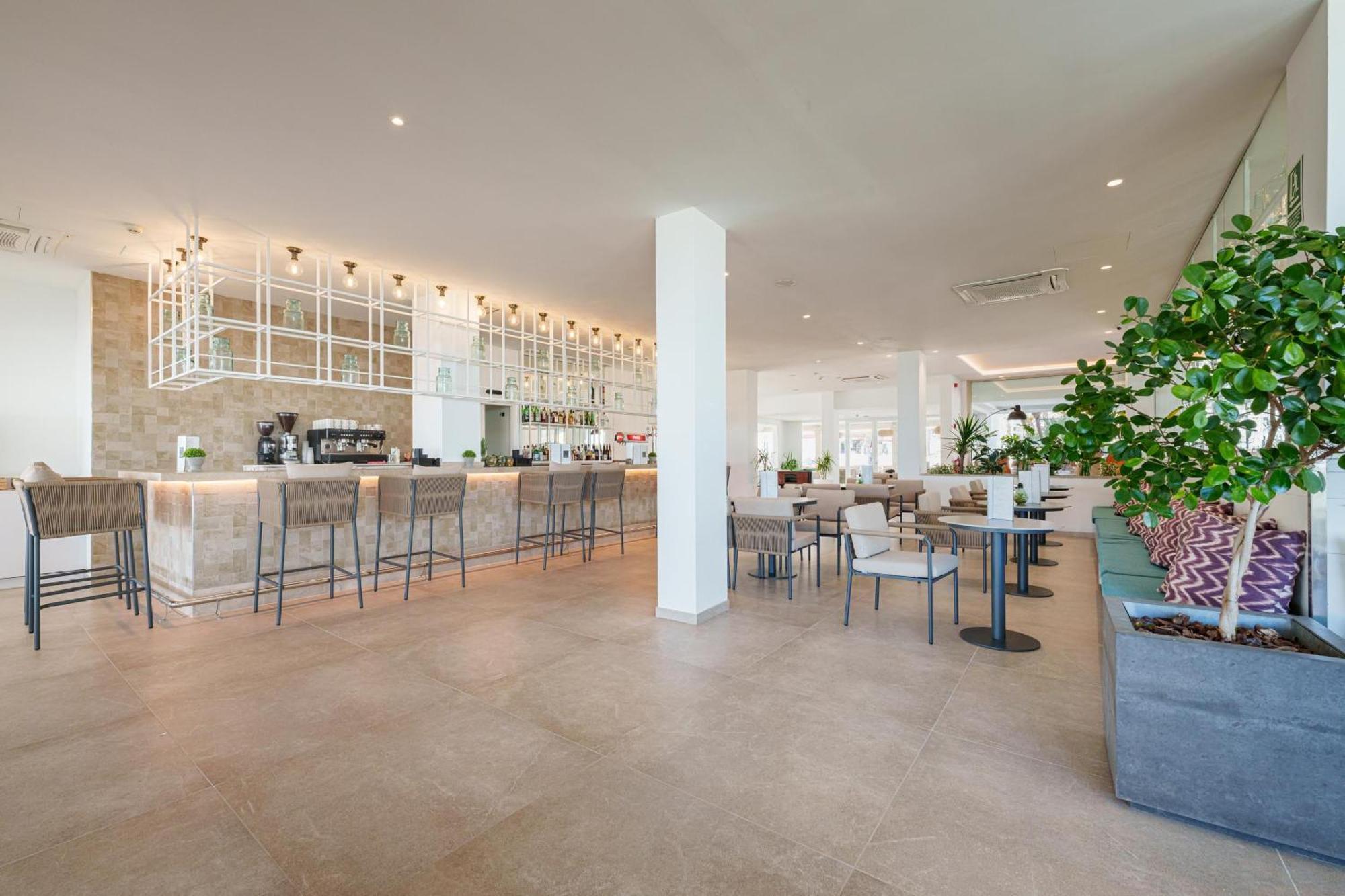 Ferrer Concord Hotel & Spa (Adults Only) Can Picafort  Bagian luar foto